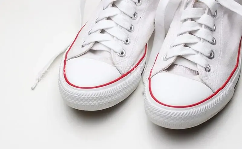 意昂3入口登录文心一言2024 年最流行男士双色鞋带鞋：终极风格
指南