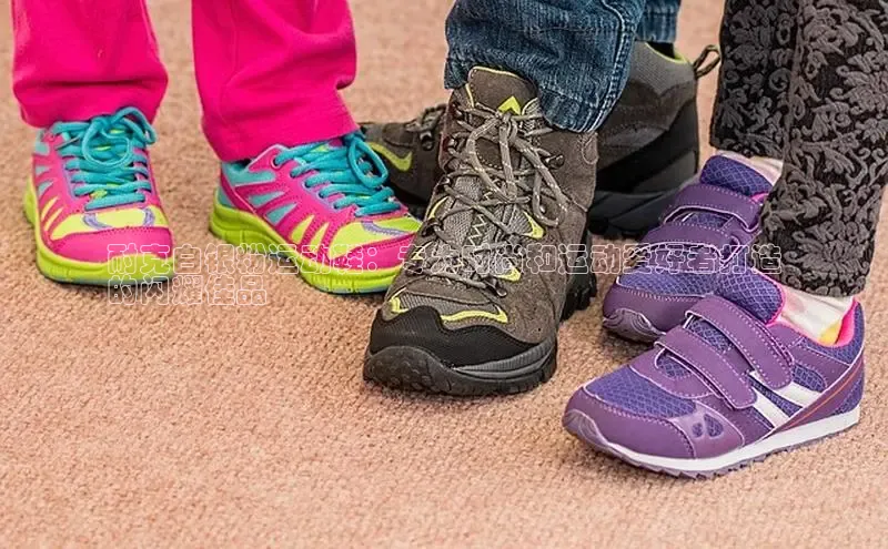 意昂3注册ARGA公司耐克白银粉运动鞋：专为时尚和运动爱好者打造
的闪耀佳品