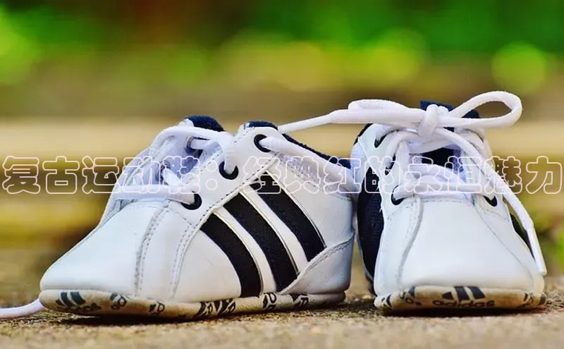 意昂3平台注册网页版携程复古运动鞋：经典红的永恒魅力