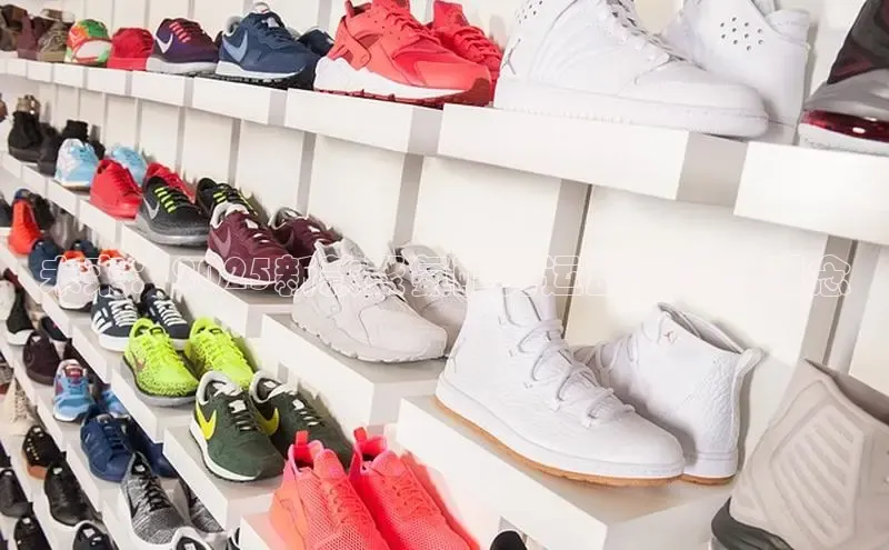 意昂3代理登陆百度翻译App未来：2025新款聚氨酯男运动鞋设计理念