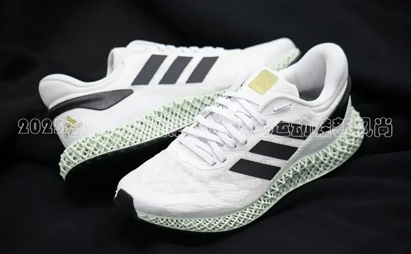 2025春夏：女性潮流的双网运动鞋新风尚